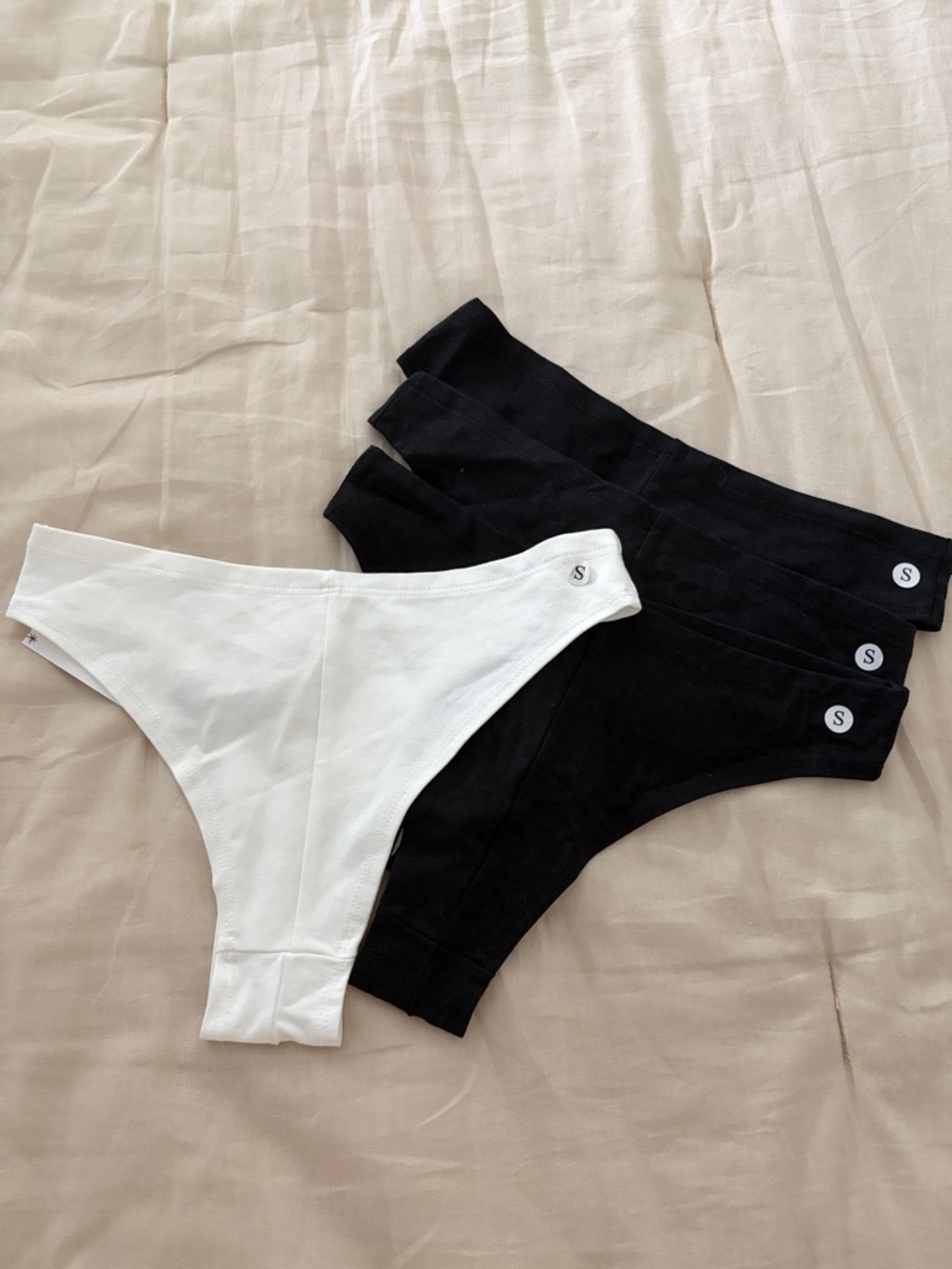 4 thong Panties – Black & White NWT S